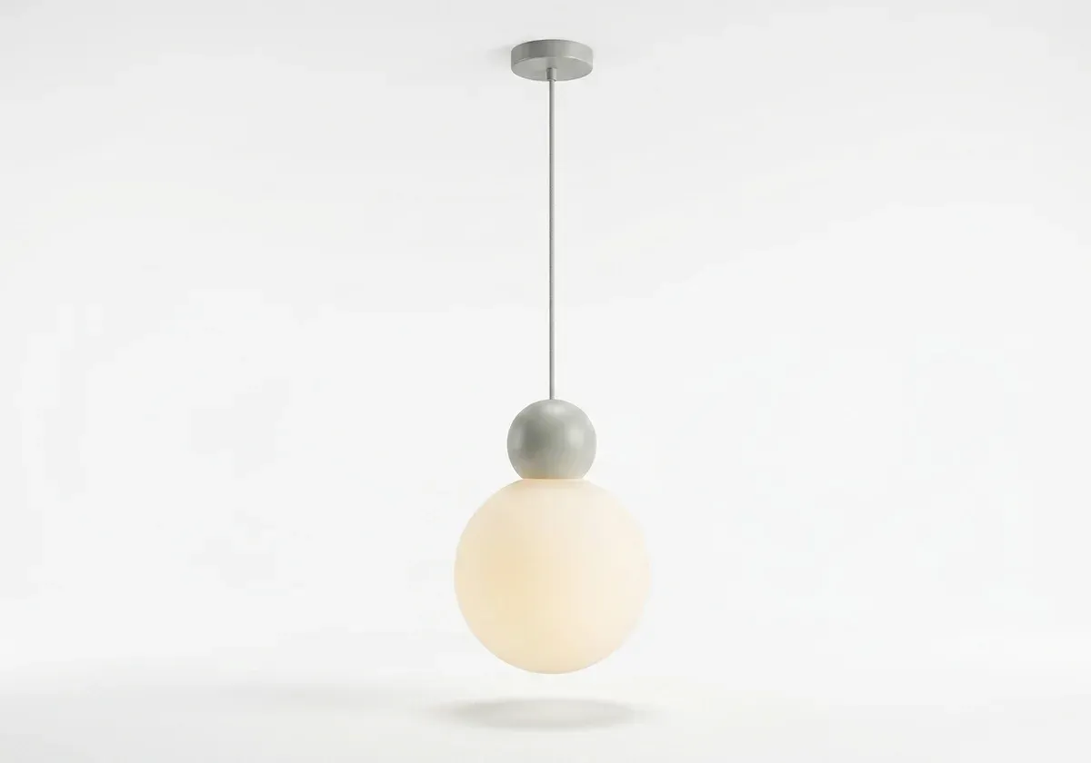 Skandinavische weiße Glas-Pendelleuchte im Studio