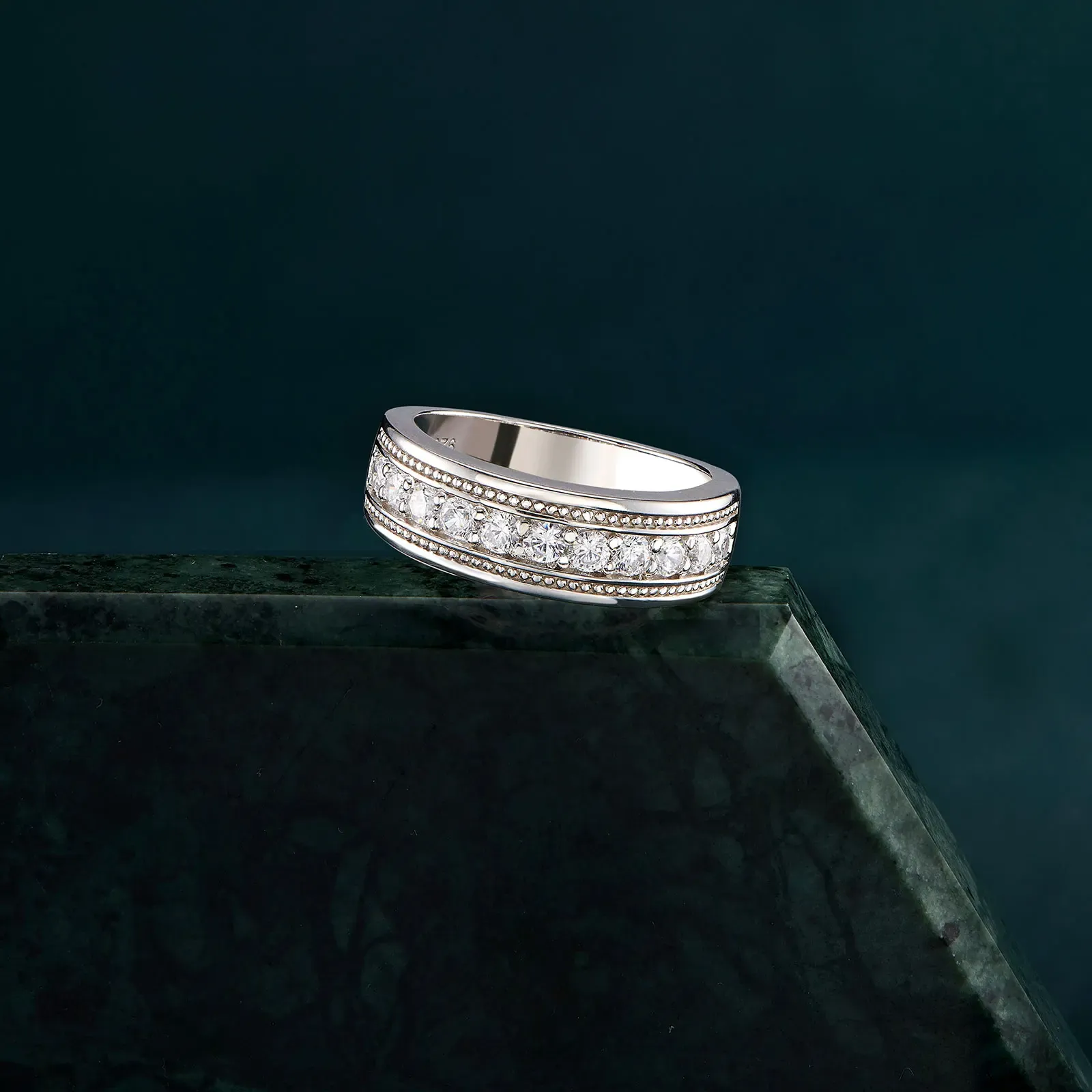 Herren-Ehering aus 925er Silber mit Zirkonia in Weißgoldoptik