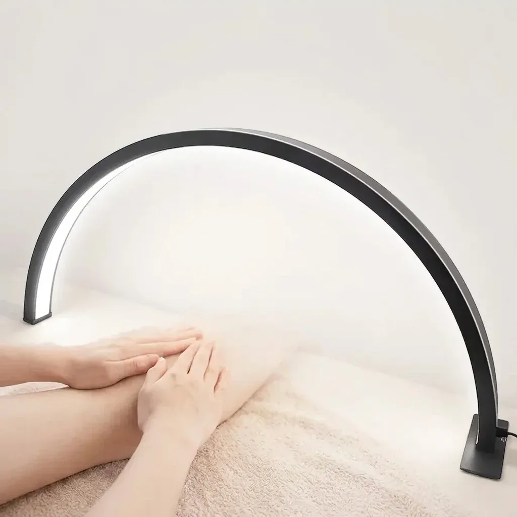 U-förmige schwarze LED-Schreibtischlampe mit USB