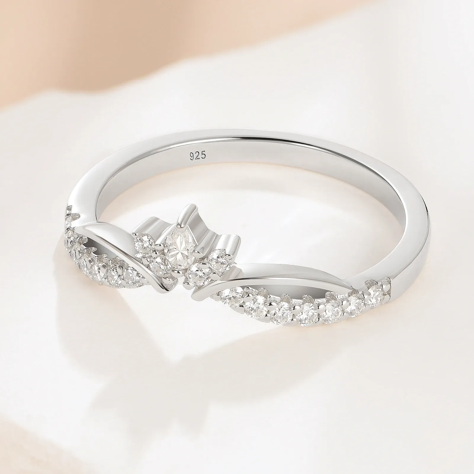 Newshe Moissanit-Brautband aus 925er Silber mit Kronenprofil