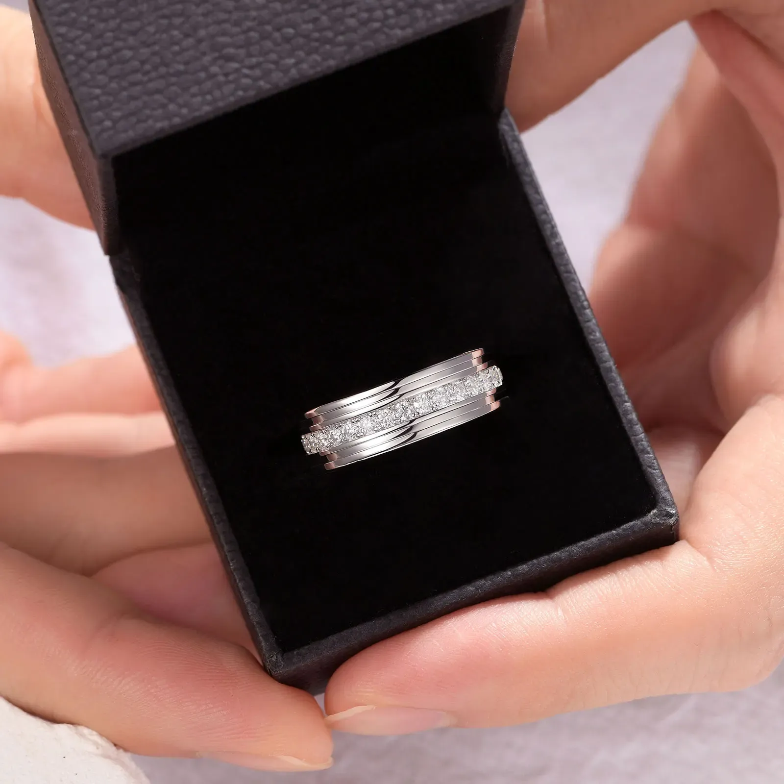 Zertifizierter Moissanit-Herrenring aus 925er Silber mit Eternity-Design