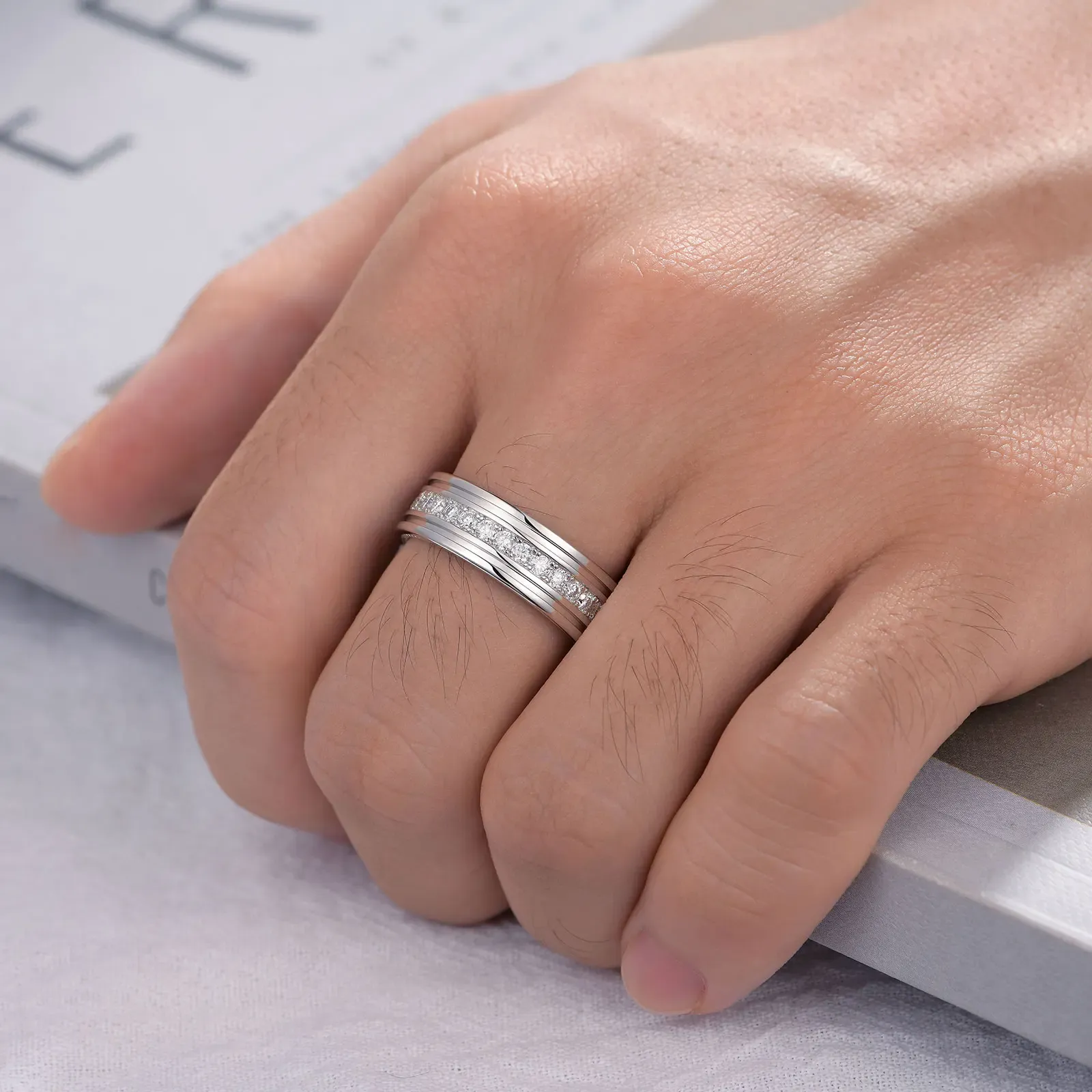 Zertifizierter Moissanit-Herrenring aus 925er Silber mit Eternity-Design