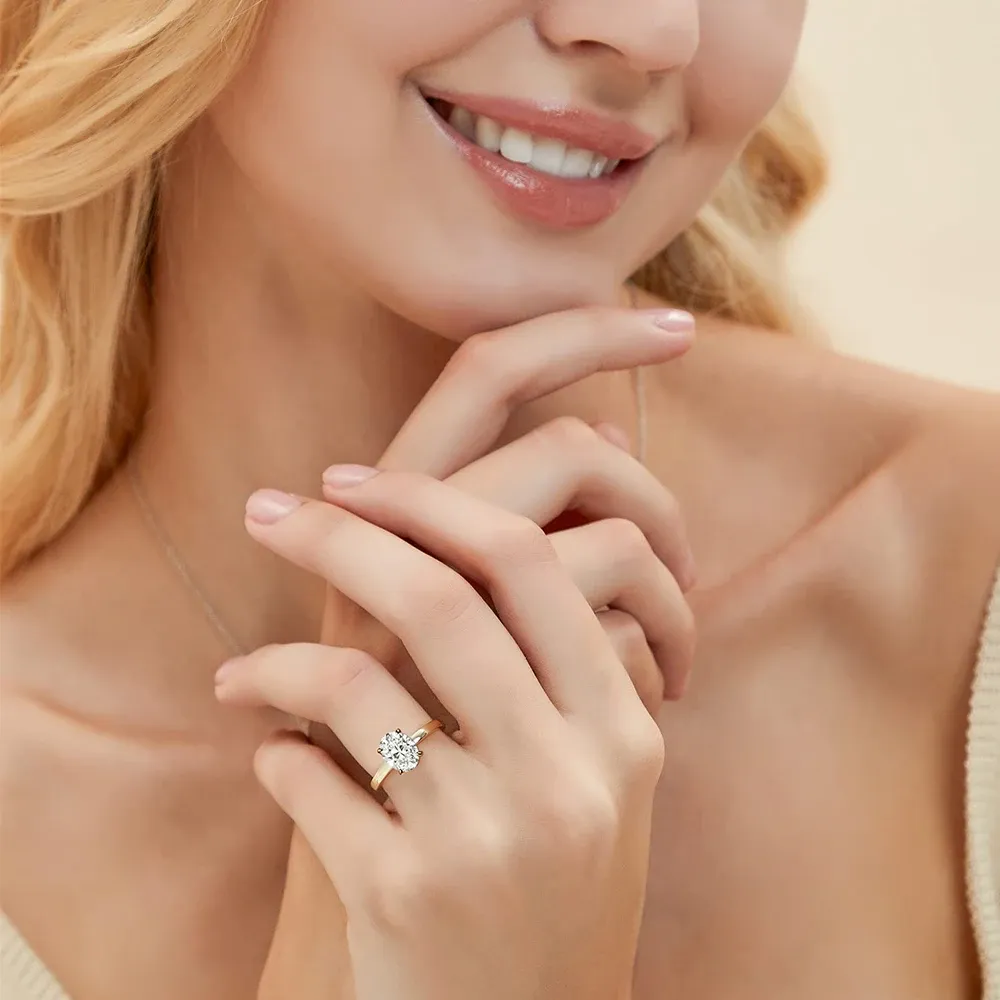 Ovaler Moissanit-Ring aus Gold mit Zertifikat