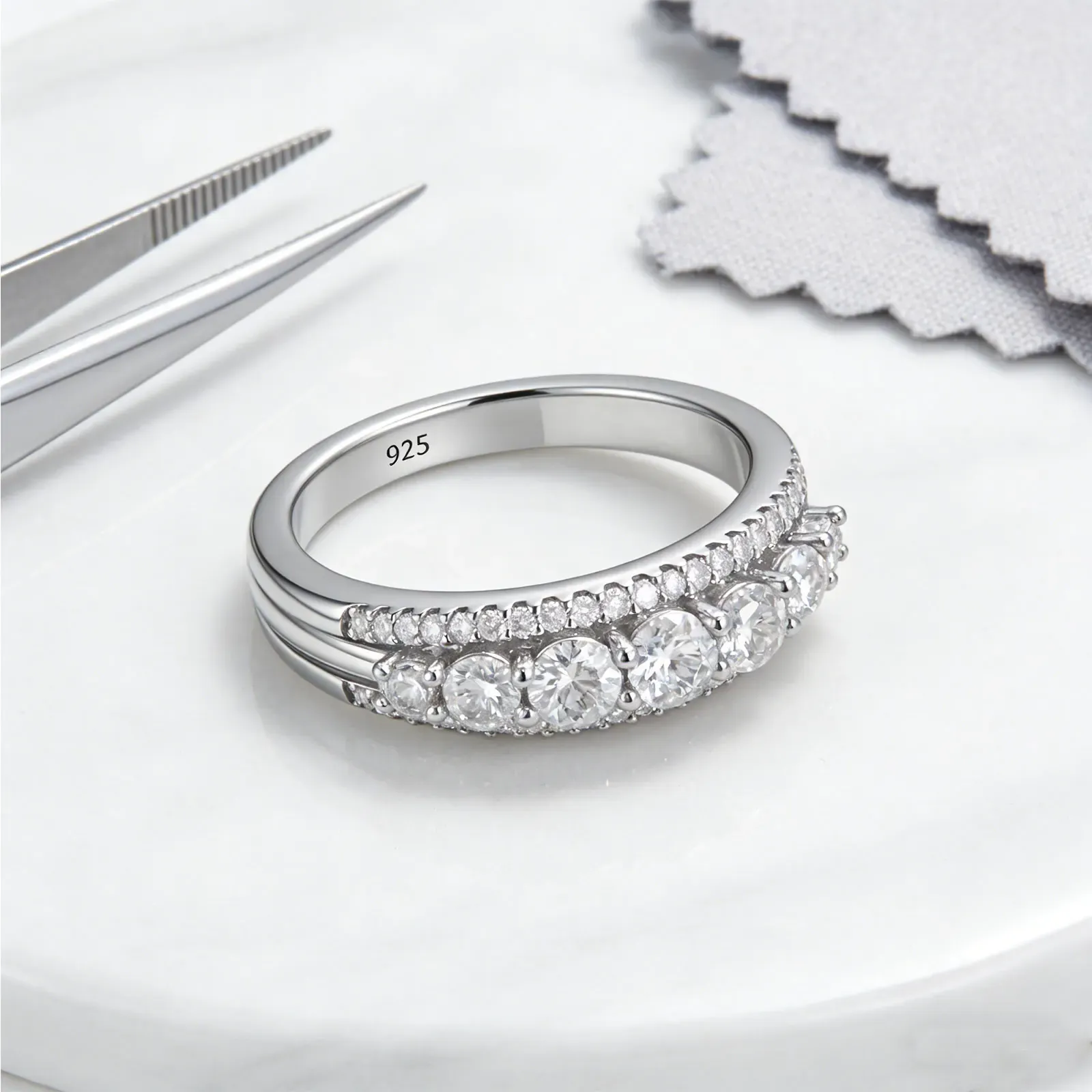Moissanit-Eternity-Ring aus 925er Silber von Newshe