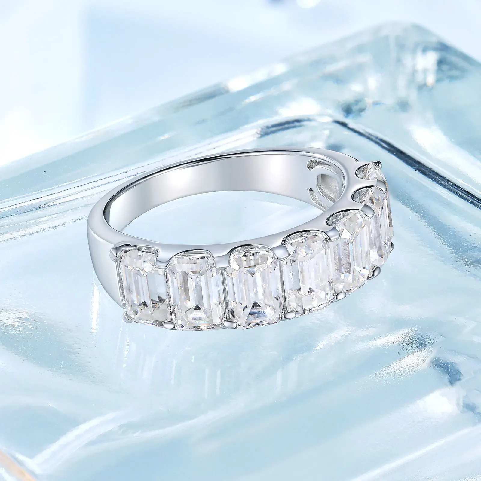 Zertifizierter Moissanit-Bandring aus 925er Silber mit Emerald-Schliff