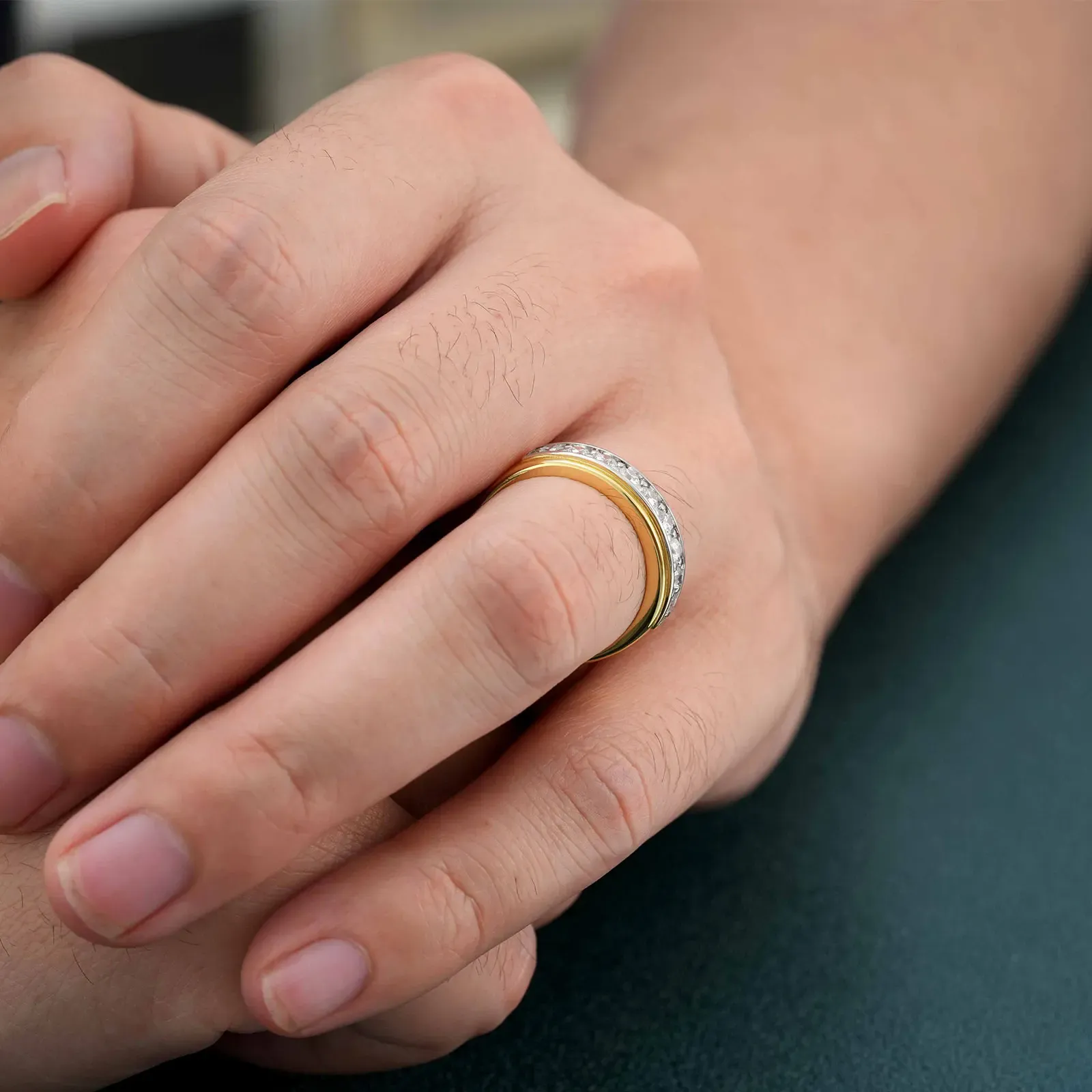 Zertifizierter Herrenring aus 925er Silber mit Moissanit-Halbkranz