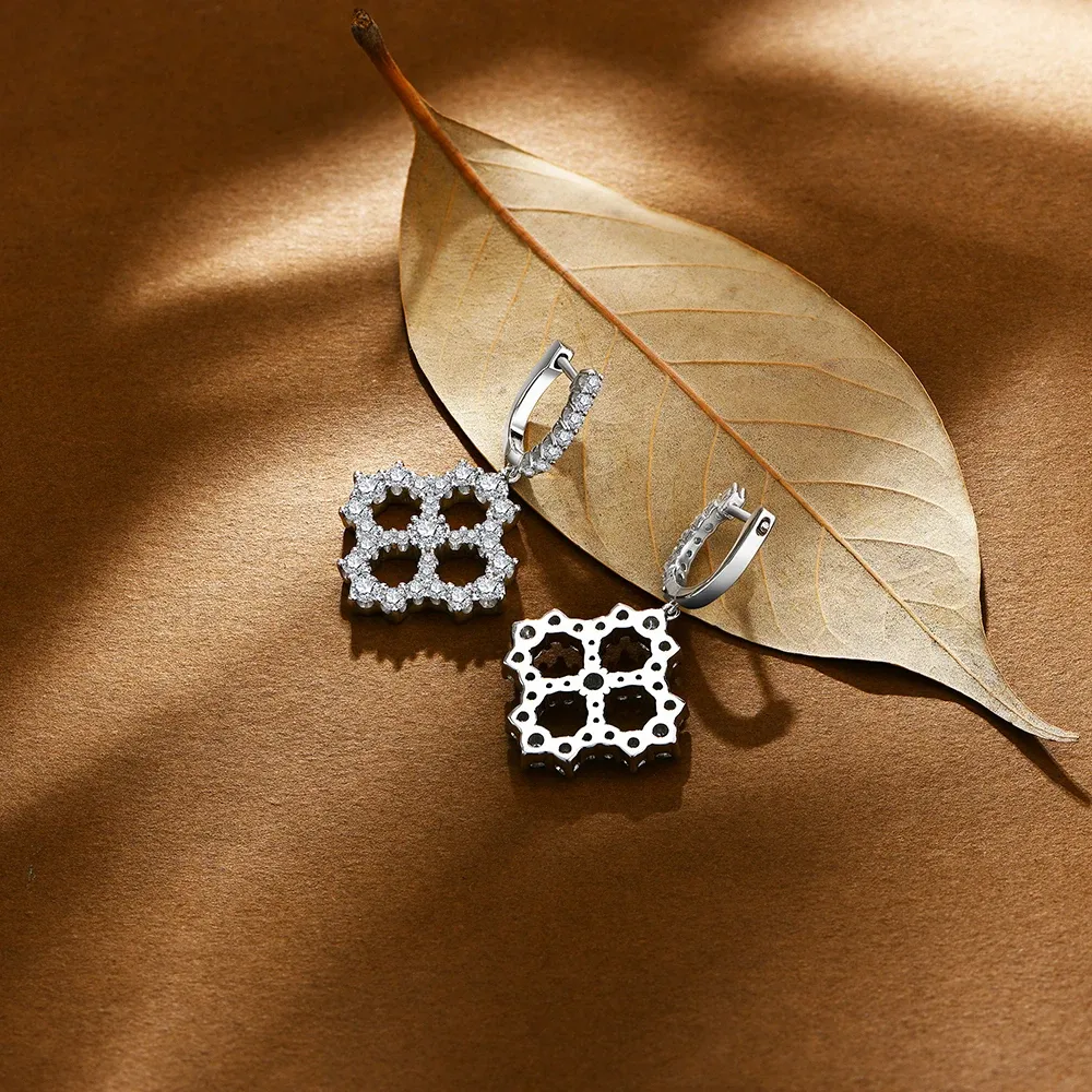 Moissanit-Tropfenohrringe aus 925er Silber mit D-Farbgrad