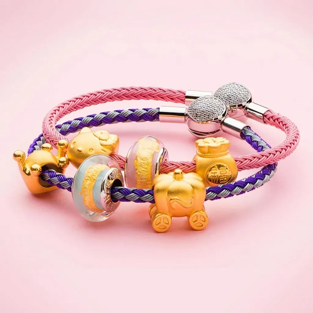 Farbiges Charm-Armband mit Herzverschluss