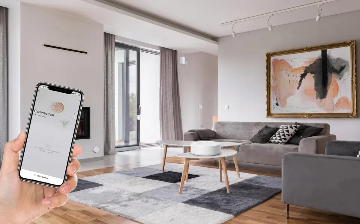 Tuya Smart-Home-Gateway weiß rund Studiofoto