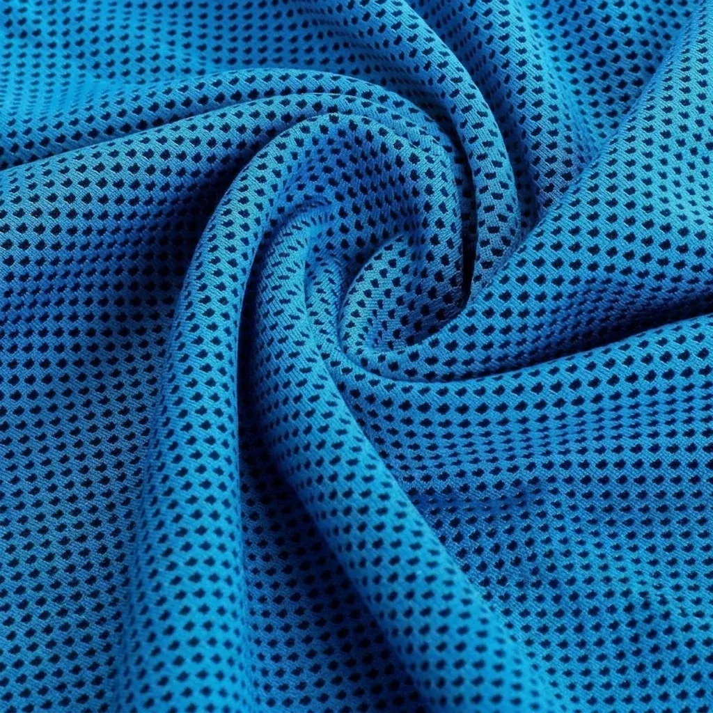 Blaues Mikrofaser-Kühltuch in Spiralform