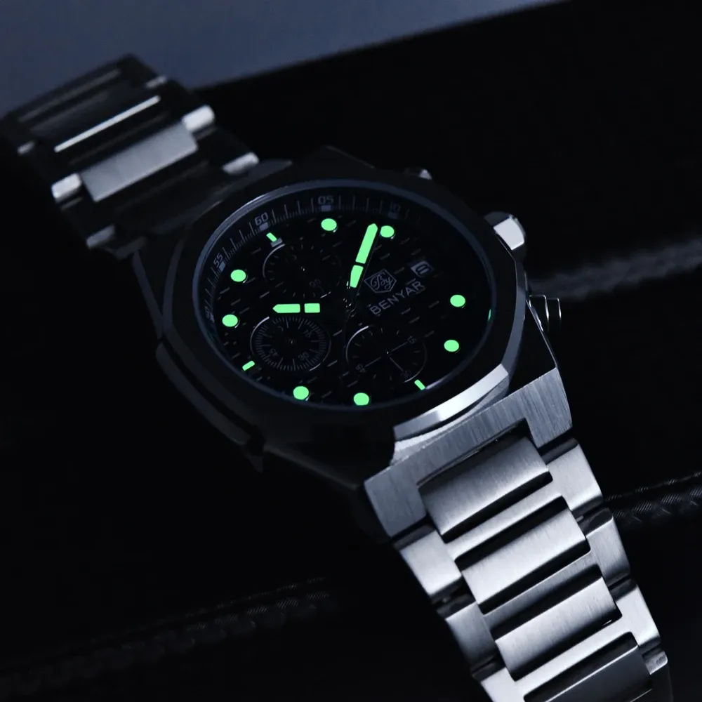 Herrenuhr aus Edelstahl mit Chronograph und Datumsanzeige