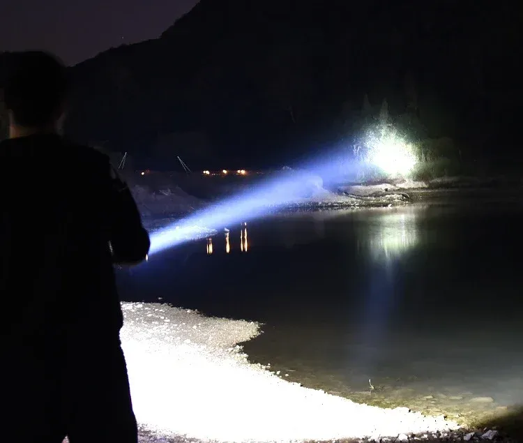 XIWANGFIRE BT90 LED-Taschenlampe mit USB-C und großer Reichweite