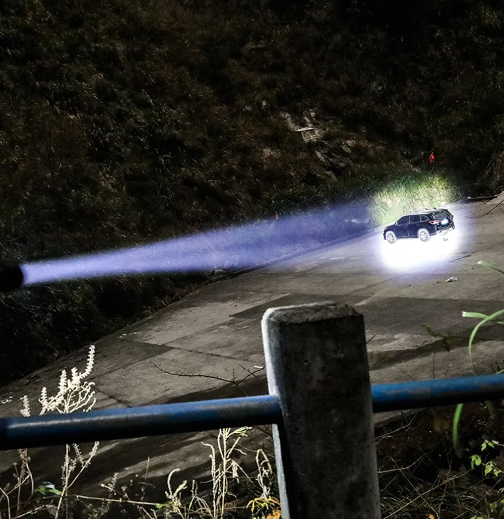 Kompakte XHP50-Zoomtaschenlampe mit USB-C