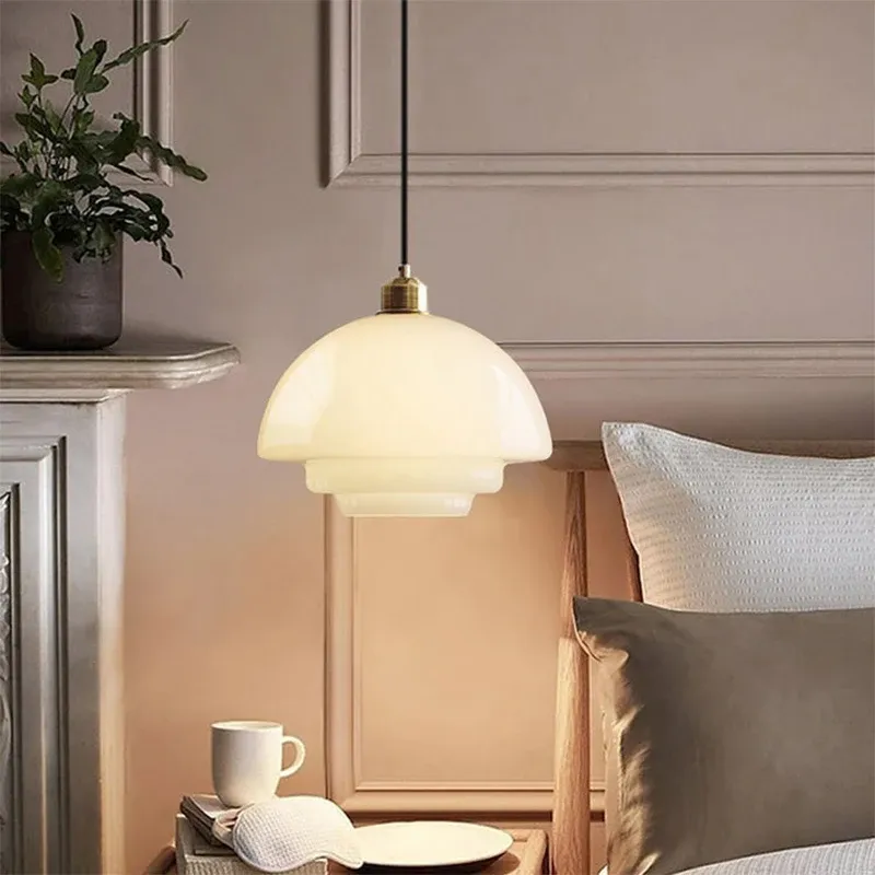 Nordische Glas-Pendelleuchte in Cremeweiß mit LED