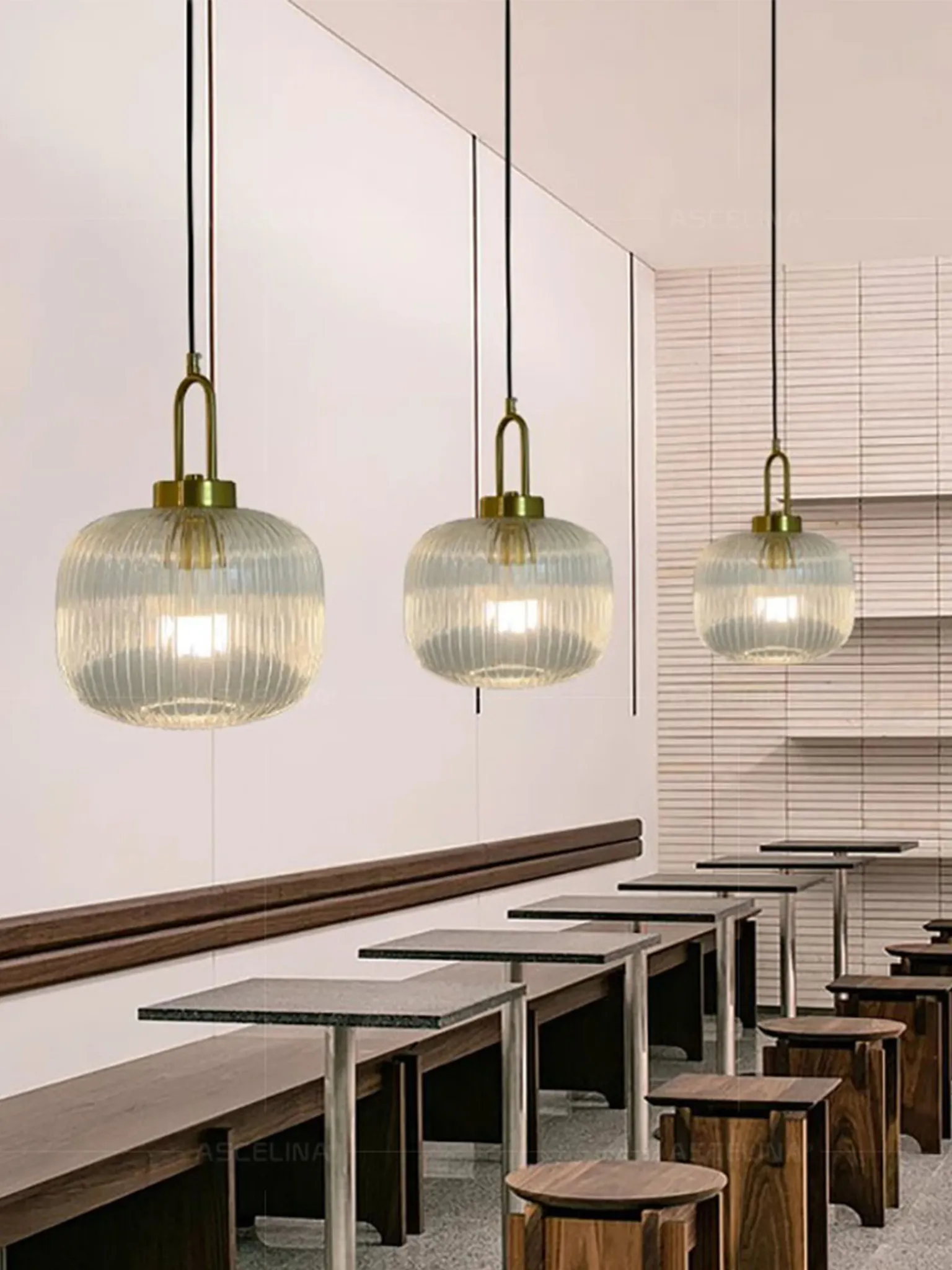 Transparente Glas-Pendelleuchte mit E27-Fassung